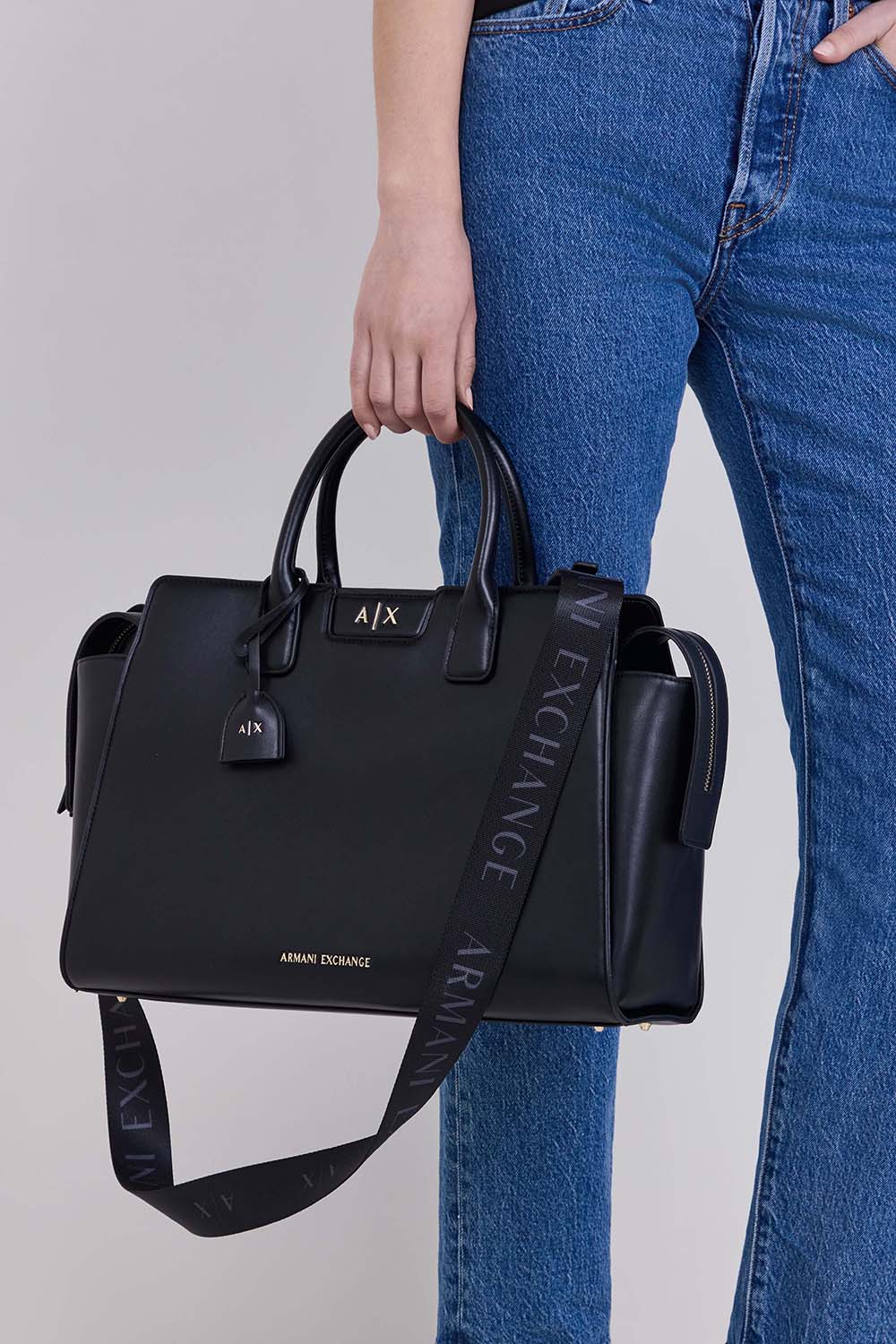 תמונת כל הלוק של תיק נשיאה